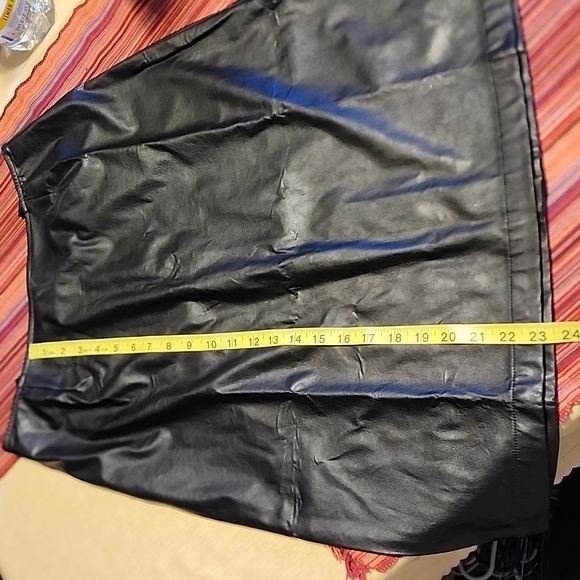Avon Faux Leather skirt - Picture 7 of 7